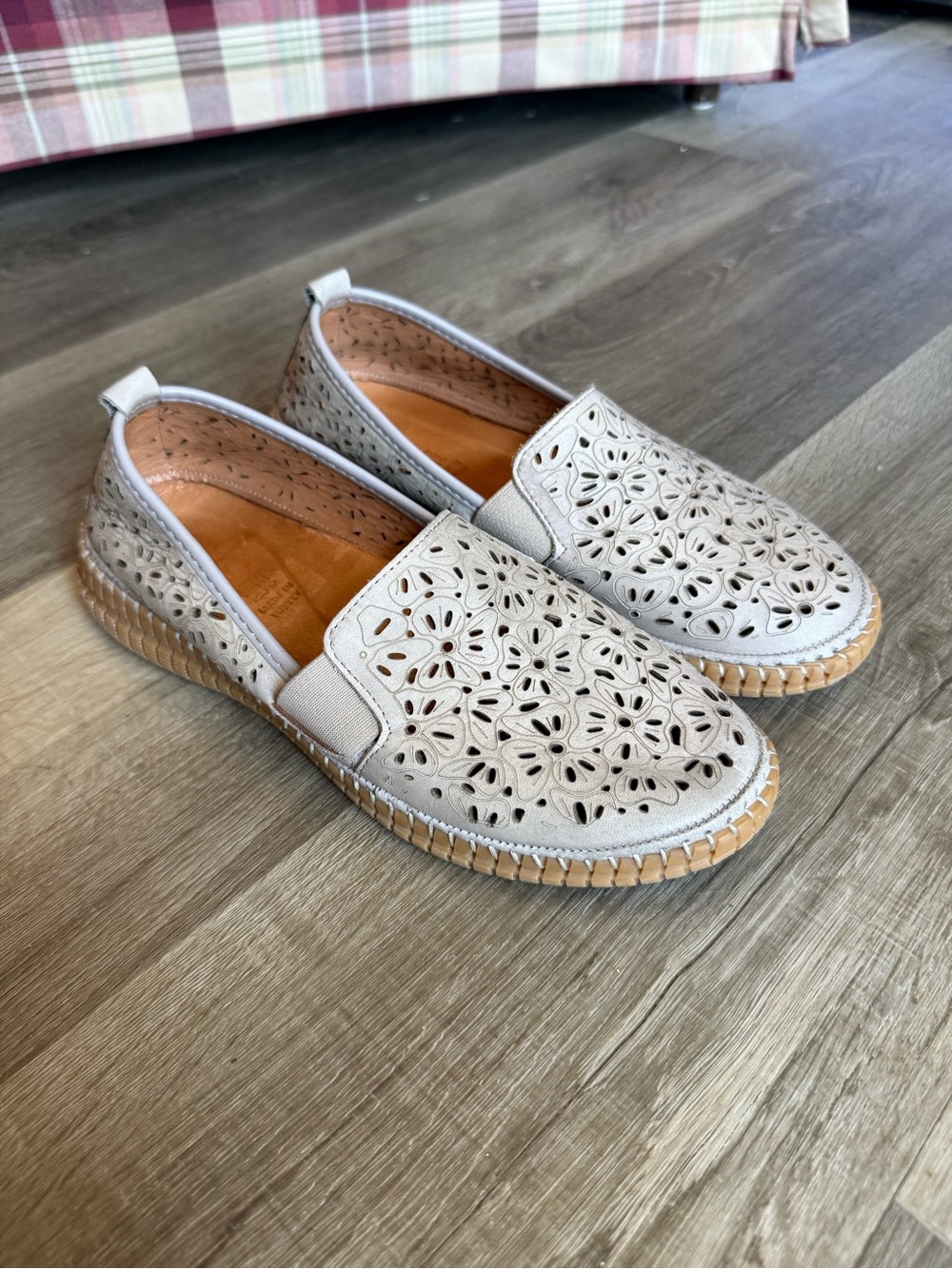 Spring Step Jookin Taupe Leather‎ Slip On Laser Cut Shoes Womens Size 9 EU 40